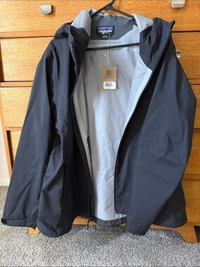 Patagonia Granite Crest Black Hooded Rain Coat XXL